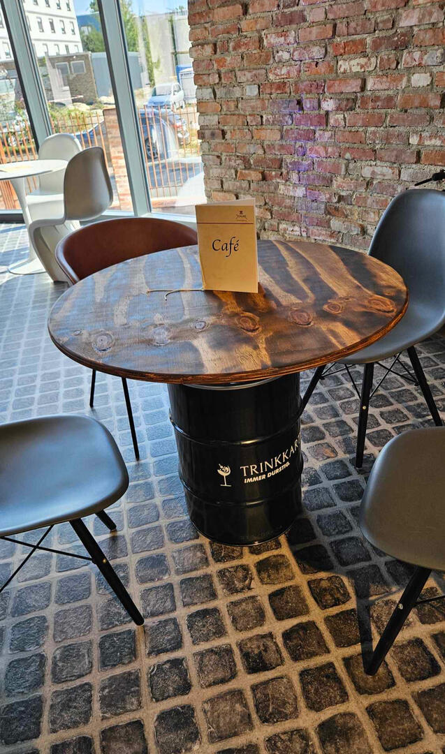 Cafe Tische