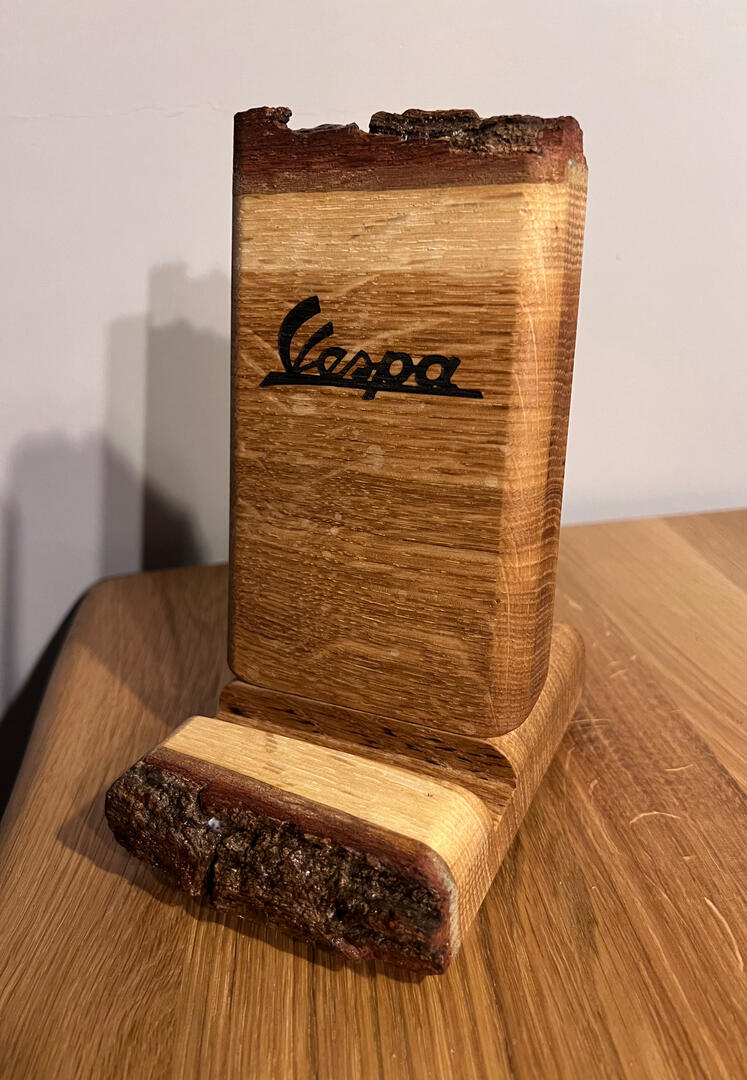 Handy Ständer mit Lasergravur